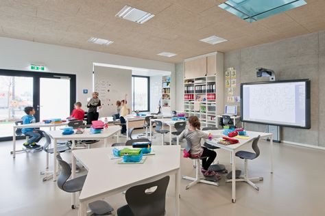 Bildungscampus Sonnwendviertel,Undirected classrooms. Image © Hertha Hurnaus Working Dead, Children Playground, Small Business Marketing Plan, Science Room, Classroom Images, Laboratory Design, College Architecture, Campus Design, Modern Classroom