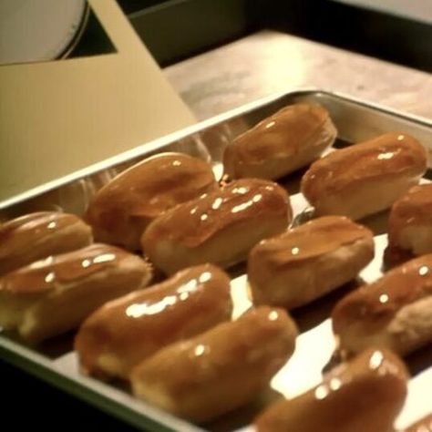 Caramel Pastry Cream, Caramel Eclairs, Caramel Pastry, Cream Puff Pastry, Caramel Sauce Recipe, Pastry Cream Recipe, Eclair Recipe, Caramel Recipes Sauce, Cream Puff