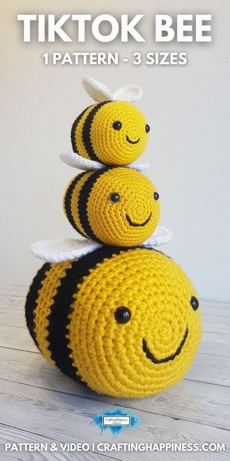 Free crochet pattern for the famous TikTok Bee that you can make. One Pattern - 3 sizes. Crochet tutorial and video from Crafting Happiness. Bee Wings, Bee Free, Bee Pattern, Pola Amigurumi, Crochet Bee, Plushie Patterns, Crochet Animals Free Patterns, Beginner Crochet Projects, Crochet Amigurumi Free Patterns