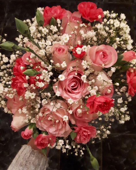 Roses Carnations Bouquet, Spray Carnation Bouquet, Flower Bouquet Aesthetic Roses, Babies Breath Flower Arrangement, Wedding Bouquets Baby Breath, Pink Roses And Baby Breath Bouquet, Pink Roses With Baby Breath, Pink Baby’s Breath, Baby’s Breath And Roses