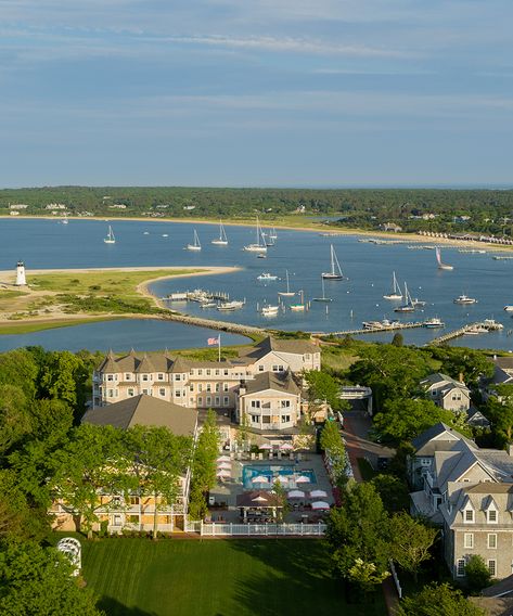 Head to Martha's Vineyard for your next summer getaway. Marthas Vineyard Aesthetic, New England Coast, Martha’s Vineyard, Wynn Las Vegas, Travel Quotes Adventure, Luxury Boutique Hotel, Summer Getaway, Martha's Vineyard, Marthas Vineyard