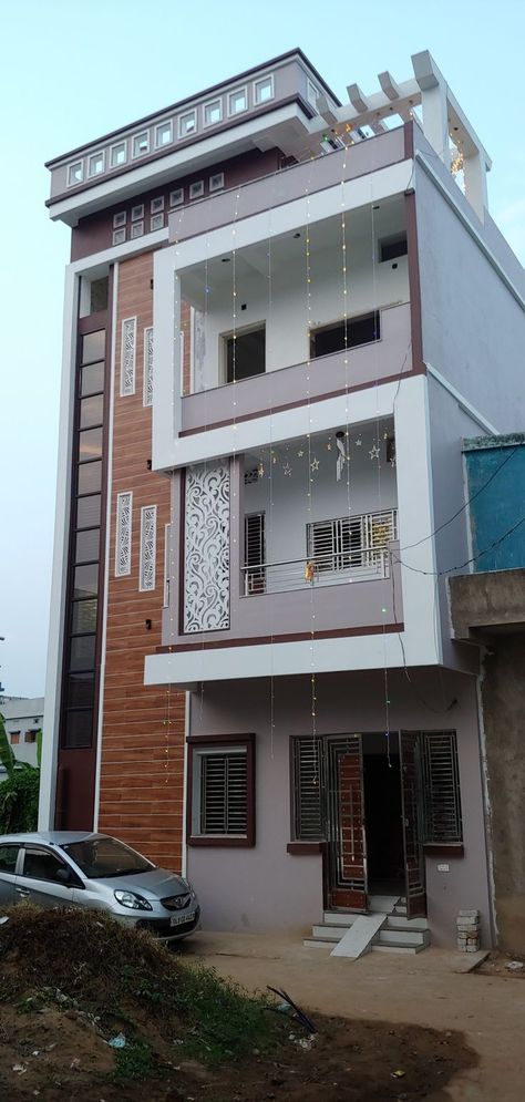 Indian Building Design, Indian House Colors Exterior, Home Painting Ideas Exterior Indian, Building Painting Ideas House Indian, Elevation Paints For House, Elevation Designs For House G+1 Indian, Indian Home Elevation Design, House Paint Exterior Indian, Indian Balcony Grill Design