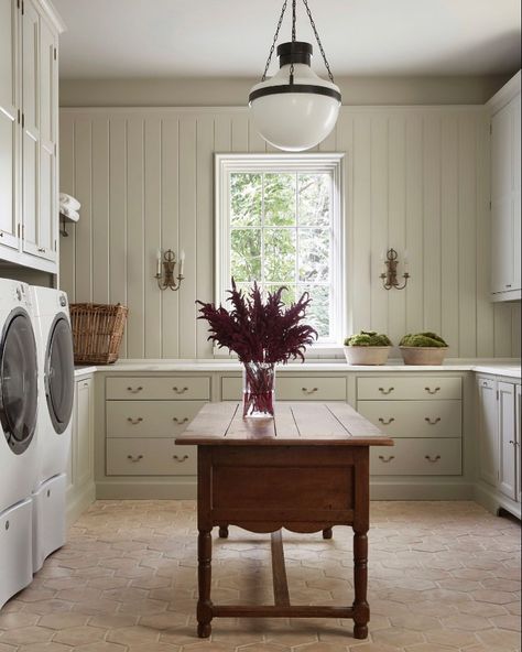 Laundry Room/mudroom, White Oak Kitchen, Laundry Room/mud Room, Laundry Room Lighting, Laundry Room Wallpaper, Laundry Room Shelves, Laundry Room Inspiration, Room Goals, Oak Kitchen