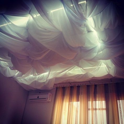 Fabric From Ceiling, Draping Fabric From Ceiling, Tulle Ceiling, Ceiling Tapestry, Ceiling Diy, Diy Drapes, Ceiling Drapery, Drape Fabric, Ceiling Draping