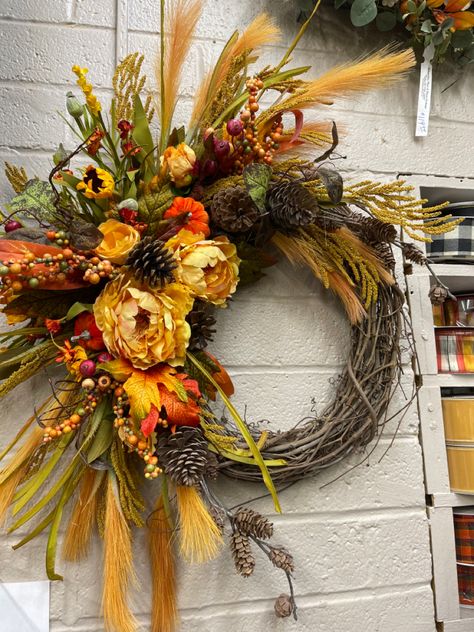 Fall Thanksgiving Wreaths, Fall Grapevine Wreaths, Grapevine Wreaths, Fall Deco, Thanksgiving Wreaths, Wreath Ideas, Fall Diy, Wall Pockets, Fall Wreaths