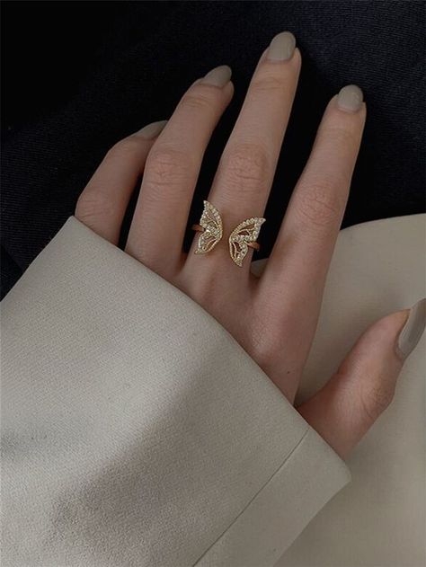 Hand Jewelry Rings, Pretty Jewelry Necklaces, Dainty Rings, Rings Etsy, Gold Rings Fashion, Diamond Jewelry Designs, Jewelry Accessories Ideas, Butterfly Ring, Girly Accessories