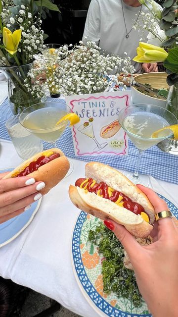 Claudia Harrington on Instagram: "‘Tinis & Weenies!🍸🌭  #dinnerpartyidea #tinisandweenies #summerdinnerparty #easydinneridea #martini #hotdog #summergrilling" 21st Birthday Themes, Martini Party, Cute Birthday Ideas, Dinner Party Summer, Dinner Party Themes, Pre Party, 29th Birthday, Summer Grilling, July 16