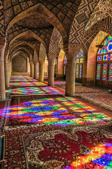 Pink Mosque, Iran Tourism, Shiraz Iran, Iran Culture, Iran Pictures, Iranian Architecture, Persian Architecture, Iran Travel, Mosque Art