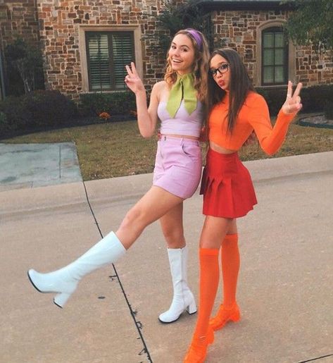 Bestie Halloween Costumes, Daphne Halloween Costume, Velma Costume, Daphne Costume, Halloween Duos, Cute Group Halloween Costumes, Daphne And Velma, Bff Halloween Costumes, Best Friend Halloween Costumes