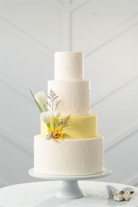 Sparklers, florals, delicious cake, and details to make anyone’s heart excited for spring. Textured Wedding Cake, Yellow Rose Wedding, Chic Wedding Inspiration, Textured Wedding Cakes, Yellow Wedding Cake, Industrial Wedding Inspiration, Yellow Wedding Inspiration, Yellow Wedding Theme, Spring Wedding Cake