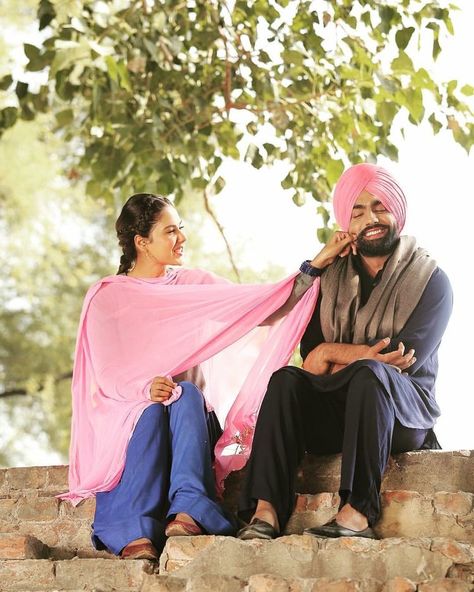 This image and link is taken from the instagram page @punjabi_only_punjabi Punjabi Couple Photography Poses, Punjabi Couples Pics, Punjabi Couple Photography, Punjabi Pic, Punjabi Photo, Messages Wallpaper, Sikh Wedding Photography, Punjabi Wedding Couple, Punjabi Models