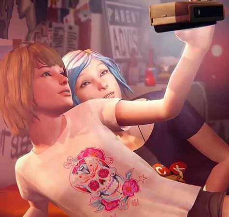 #LifeIsStrange Max Caulfield and Chloe Price. Photo bomb. Arcadia Bay, Life Is Strange 3, Max And Chloe, Chloe Price, Chaos Theory, Strange Photos, Photography Competitions, Story Games, Life Is Strange