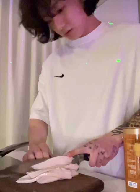 jungkook cooking via weverse live 230323 Jungkook Cooking, Jungkook Eating, John Cook, Friend Drawings, Best Friend Drawings, Francisco Lachowski, Live Picture, Jungkook Funny, My Cup Of Tea