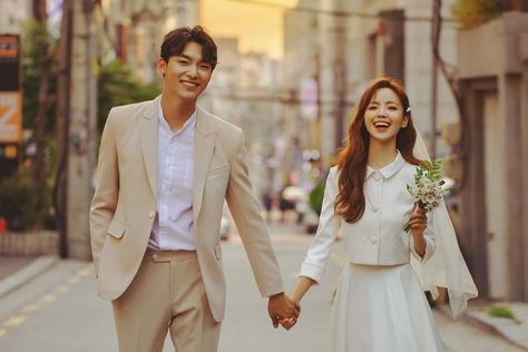 KOREAN WEDDING A-008 LUMIERE STUDIO : korea wedding pledge Engagement Photography Outfits, Wedding Korean, Korea Wedding, Korean Wedding Photography, Wedding Photo Studio, Foto Wedding, Wedding Portrait Poses, Wedding Photoshoot Props, Pre Wedding Photoshoot Outdoor