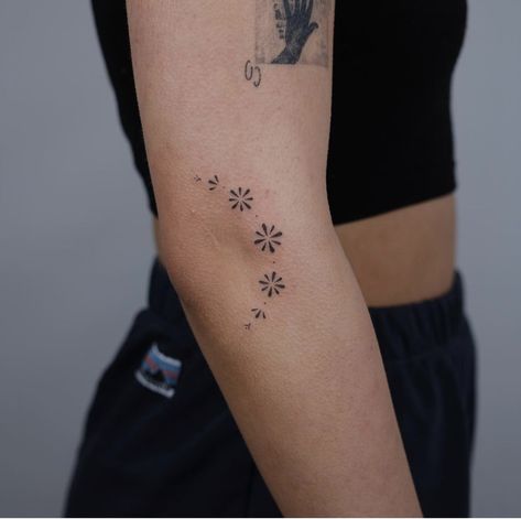 Handpoked tattoo, dainty tattoo, flower tattoo Iceland Flower Tattoo, Minimalist Elbow Tattoo, Dainty Celtic Tattoo, Ditsy Tattoo, Elbow Ornament Tattoo, Below Elbow Tattoo Women, Line Of Flowers Tattoo, Fine Line Knee Tattoo, Aged Fine Line Tattoo