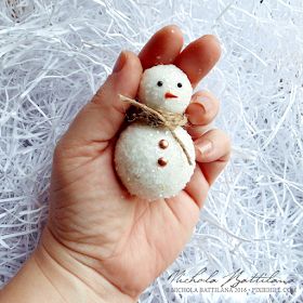 Diy Mini Snowman, Canterbury Cottage, Sewn Christmas Ornaments, Mini Snowman, Miniature Snowman, Xmas Decorations Diy, Barbie Christmas, Small Snowman, Snowman Craft