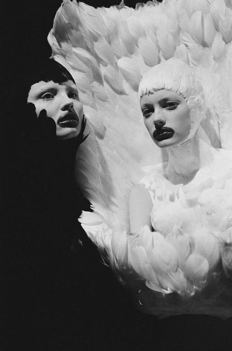 “Make It Visceral And Real“: How Tchaikovsky’s Swan Lake Influenced Fashion And Film - Mordents.com Alexander Mcqueen Aesthetic, Alex Mcqueen, Alexander Mcqueen Designs, Hamish Bowles, Lee Mcqueen, Designer Illustration, Alexander Mcqueen Fashion, High Fashion Photography, Mcqueen Fashion