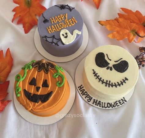 Halloween Cakes For Kids, Halloween Themed Food Dinner, Halloween Meal Ideas, Halloween Cakesicles, Haloween Cakes, Halloween Meal, Cute Halloween Cakes, Scary Halloween Cakes, Cakes Aesthetic