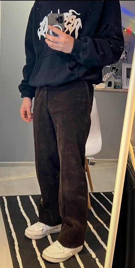 Mens Corduroy Pants Outfit, Mens Black Corduroy Pants Outfits, Black Coudroy Pants Outfits Men, Male Corduroy Pants, Mens Wide Wale Corduroy Pants, Black Courderoy Pants Men, Corduroy Outfit, Uniqlo Outfit, Corduroy Pants Outfit