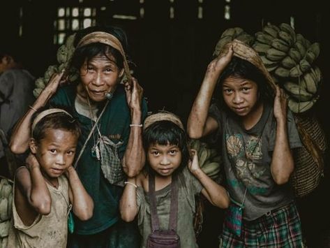 Poverty Photography, Indigenous Media, Faith Healers, Happy Labour Day, Poverty And Hunger, World Hunger, Poor Family, Social Problem, Poor People