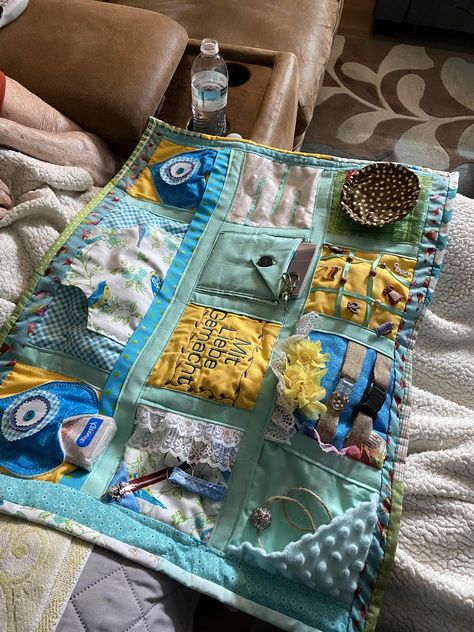 Fidget Blanket (Fummeldecke) Ideas Twiddle Blanket Ideas, Fidget Blankets For Men, Fidget Quilt Alzheimers Patterns, Chemo Port Pillow, Fidget Lap Quilts Alzheimers, Alzheimers Activities Fidget Quilt, Fidget Blankets Alzheimers Pattern, Fidget Blankets Alzheimers, Alzheimer’s Fidget Blanket