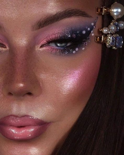 High Fashion Makeup Looks, Spiritual Makeup, High Fashion Makeup Editorial, Fashion Makeup Looks, Festival Eye Makeup, Exotic Makeup, Jewel Makeup, Futuristic Makeup, Princess Makeup