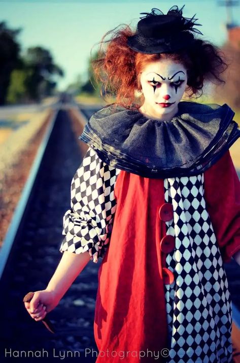 Clowns Creepy, Clown Costume Diy, Scary Clown Costume, Clown Costume Women, Creepy Clowns, Creepy Halloween Costumes, Halloween Circus, Clown Clothes, Clown Halloween