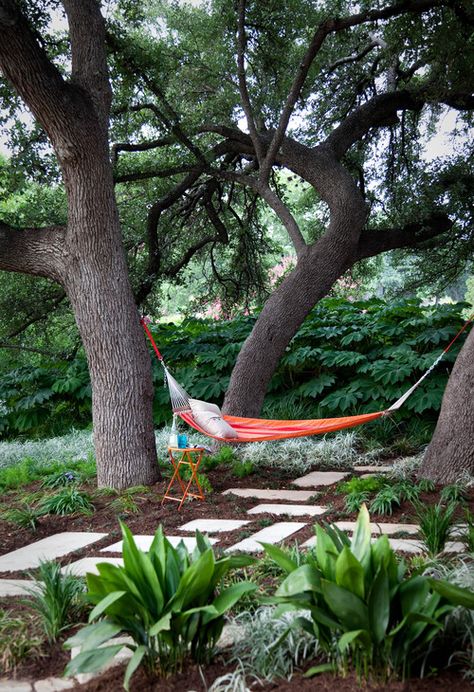 A brightly colored orange and white hammock positioned between two large oak trees. A flagstone path leads right up to and behind the hammock. A small table nearby is perfect for resting a glass of lemonade on. Hammock Ideas, Large Backyard Landscaping, Backyard Hammock, Garden Hammock, Big Trees, Outdoor Hammock, Meteor Garden 2018, Large Backyard, Kew Gardens