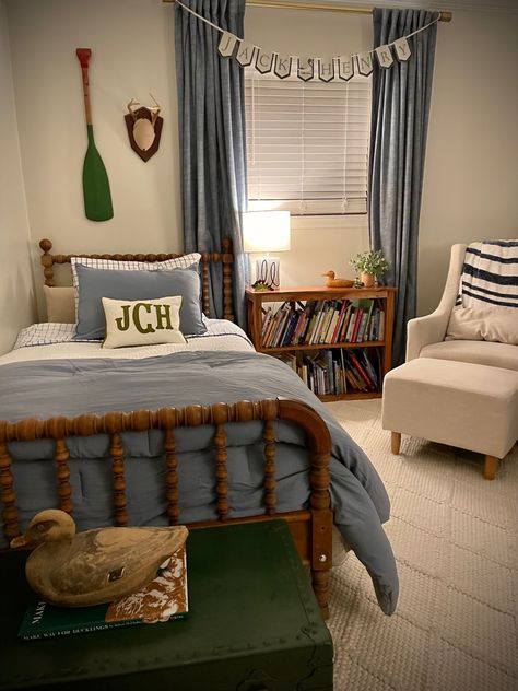 Grandmillenial Boys Bedroom, Vintage Hunting Bedroom, Toddler Brothers Room, Kids Vintage Bedroom, Americana Boy Bedroom, Classic Toddler Boy Room, Classic Little Boys Room, Cottagecore Boys Room, Antique Boys Room