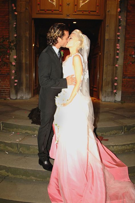 Rock stars do weddings weird and well. So in honor of Elvis and Priscilla Presley’s fiftieth anniversary, here are some of our favorites. Gwen Stefani Wedding Dress, Gwen Stefani Wedding, Celebrity Wedding Gowns, Ombre Wedding Dress, Celebrity Bride, Gavin Rossdale, Ombre Wedding, Unconventional Wedding Dress, Celebrity Wedding Dresses