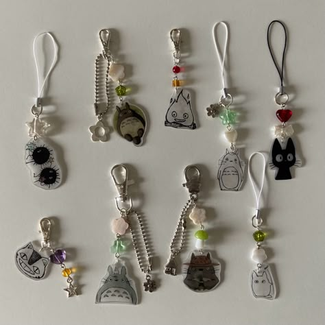 Shrinks Dink Ideas, Shrink Keychain, Shrinky Dink Charms, Homemade Keychains, Shrinky Dink Keychain, Shrink Plastic Charms, Shrinky Dink Art, Shrinky Dink Ideas, Shrinky Dink Jewelry