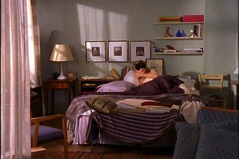 valey_0051 | Flickr - Photo Sharing! Carrie Bradshaw Apartment, City Bedroom, Student Room, Teen Room Decor, New York Apartment, Small Home Office, Hbo Series, City Apartment, Carrie Bradshaw