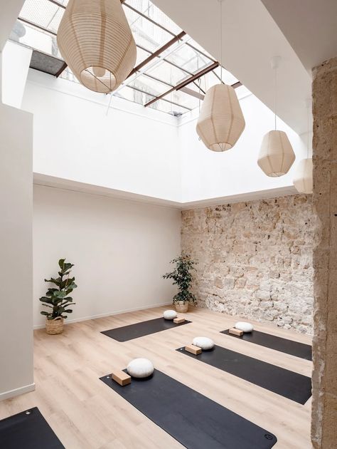 Yoga Studio | Ama Studio Pilates Studio Design Interiors, Small Yoga Studio, Yoga Studio Interior, Yoga Room Design, Home Yoga Room, Meditation Studio, Yoga Studio Design, Wellness Studio, Yoga Studio Decor