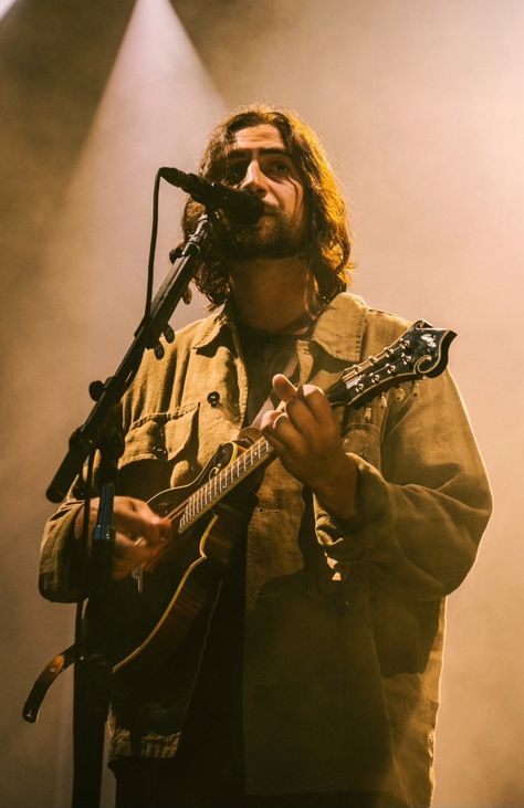 Noah Kahan Hozier, Noah Kahan Concert Aesthetic, Noah Kahan Concert, Folk Malone, French Marigold, Stick Season, Folk Musician, Widget Board, Aesthetic Graphics