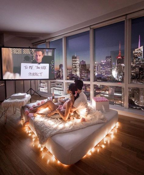 Style Année 80, Modele Fitness, Dream Dates, Insha Allah, Romantic Surprise, Cute Date Ideas, Romantic Room, Richard Madden, Romantic Night