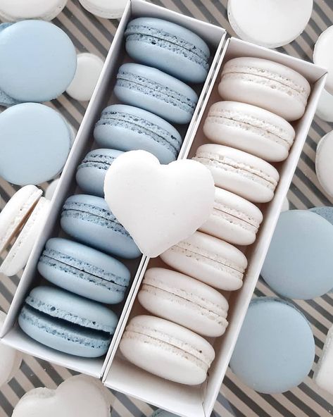 Blue Macaroons, Blue Macarons, Kue Macaroon, White Desserts, Blue Desserts, Best Boyfriend Gifts, Shower Desserts, Baby Shower Desserts, Cute Baking