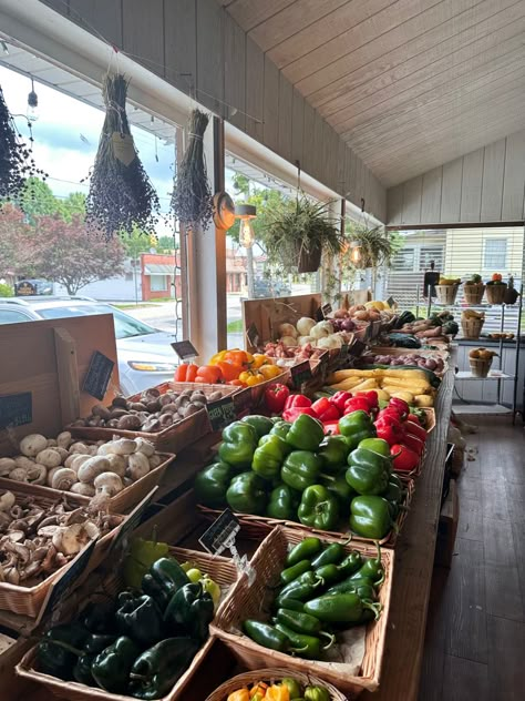 farmer’s market, local produce Small Town Farmers Market, California Farmers Market, Farm Stand Aesthetic, Farm Market Aesthetic, Local Farmers Market Aesthetic, Local Market Aesthetic, Pepper Farm, Outdoor Farmers Market, Farmers Market Aesthetic