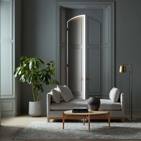 A Time for Comfort: Furniture to Be at Home With, from Mitchell Gold + Bob Williams - Remodelista Pedestal Dining Room Table, Traditional Home Offices, Paris Interiors, Round Dining Room Sets, Traditional Dining Rooms, Dining Room Contemporary, French Country Dining, Mitchell Gold Bob Williams, Mitchell Gold