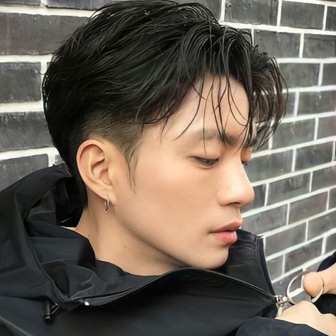 Asian Male Undercut, Overgrown 2 Block Haircut, Korean Slick Back Hair Men, Asain Hairstyle Men Straight, Asian Men Fringe Hairstyle, Haircut For Men Middle Part, Taper Fade Haircut Asian, Korean Undercut Men, Two Block Middle Part