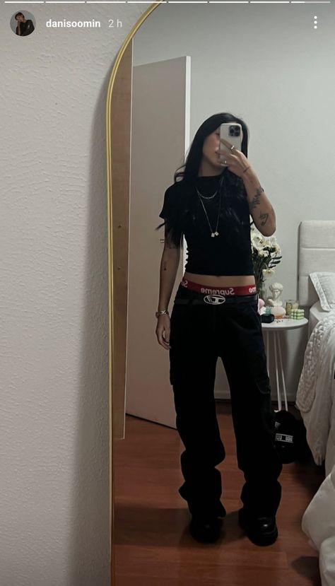 Stud Outfits Female School, Woman In Suit, Baggy Clothes, Photo Style, Androgynous Fashion, Crop Top Outfits, Simple Trendy Outfits, Tomboy Fashion, Sporty Outfits