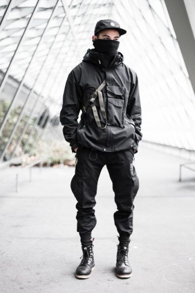 techwear-style Cyberpunk Mode, Street Goth, Techwear Fashion, Streetwear Mode, Hipster Man, Cyberpunk Fashion, Country Men, Futuristic Fashion, Men Street