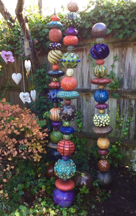 Whimsical Garden Art, Garden Totem, Unique Garden Art, Art Pole, Garden Totems, Pole Art, Ceramic Garden, Sculptures Céramiques, Garden Whimsy