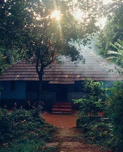 Kerala Snap, Kerala Traditional House, Kerala Travel, Village Photos, Beautiful Scenery Photography, Kerala House Design, Beautiful Scenery Pictures, House In Nature, Traditional Houses