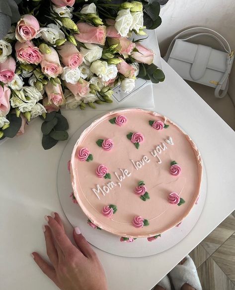 Mothersday Cake Ideas Mom, Happy Mother’s Day Cake Designs, Elegant Mother's Day Cake Ideas, Mother's Day Cake Designs, Birthday Cake For Mum, Happy Birthday Mom Cake, Mother Birthday Cake, Artist Cake, Birthday Cake For Mom