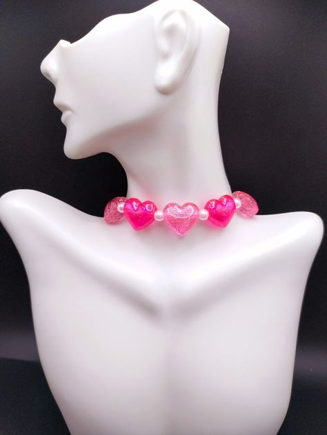 Pink Heart Jewelry, Diy Kandi Bracelets, Pink Heart Necklace, Pink Chain, Pink Choker, Art Outfits, Y2k Accessories, Kandi Bracelets, Pink Sparkly