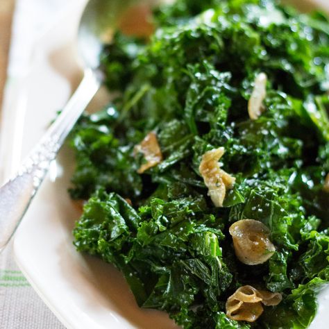 Sautéed Kale With Garlic and Olive Oil | Food & Wine; plus I'd add some sauteed mushrooms to this baby. YUMMERS!! Sautéed Kale, Salad Kale, Garlic And Olive Oil, Olive Oil Recipes, Sauteed Kale, Kale Recipes, Vegetable Sides, Veggie Sides, Veggie Dishes