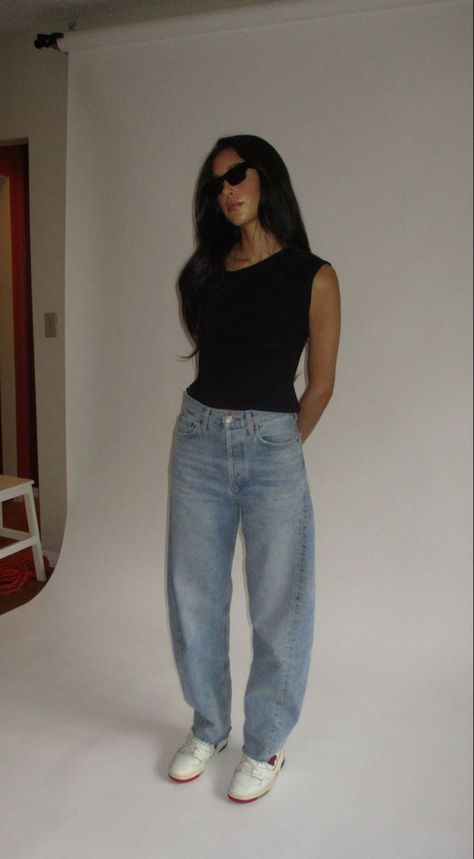 1990s Minimalism Fashion, Thank Top Outfits, Layed Back Outfits, Medium Body Outfits, Miami Aesthetic Outfit, Dress Shirt With Jeans, One Off Shoulder Top, One Shoulder Top Outfit, Asymmetrical Top Outfit