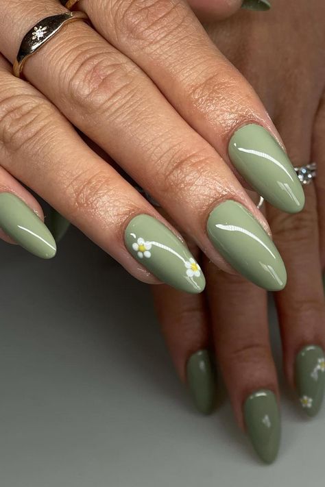 Green Nail Ideas Almond, Green With White Nails, Soft Acrylic Nails Aesthetic, Soft Green Nails Design, Green Color Nails Art Designs, Nail Ideas Green And White, Nail Design Green And White, Simple Nature Nails, Spring Nails With Green