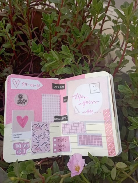 ♡mini journal♡ Mini Book Design Ideas, Pink Journal Ideas Aesthetic, Mini Dairy Journal, Mini Diary Journal Ideas, Small Diary Journal Ideas, Dairy Book Aesthetic, Mini Journal Ideas Aesthetic, Scrap Journal Ideas Aesthetic, Aesthetic Background For Journal