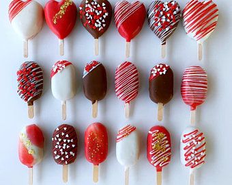 Valentines Day Cake Pops Ideas, Valentines Cake Popsicles, Cakesicles Valentines Day, Valentines Day Cakesicles, Valentines Dessert Ideas Fancy, Valentines Cakesicles Ideas, Valentines Cakesicles, Keto Valentines, No Bake Cake Pops